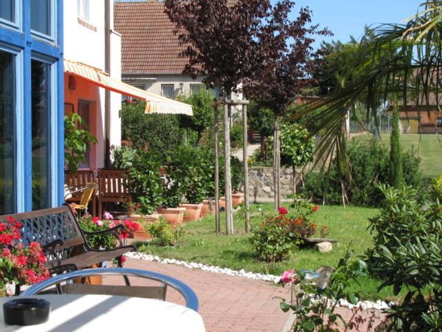 Hotel Christinenhof Garni - Bed & Breakfast Gadebusch Exterior photo