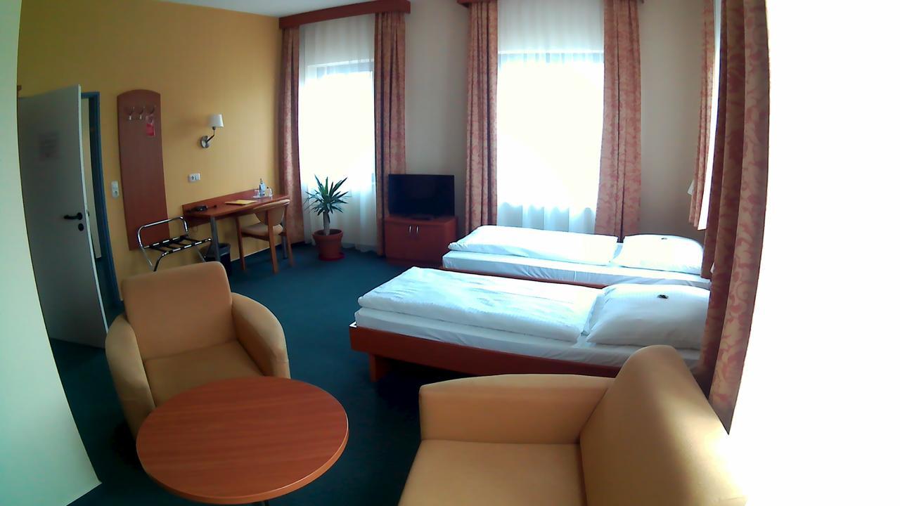 Hotel Christinenhof Garni - Bed & Breakfast Gadebusch Exterior photo