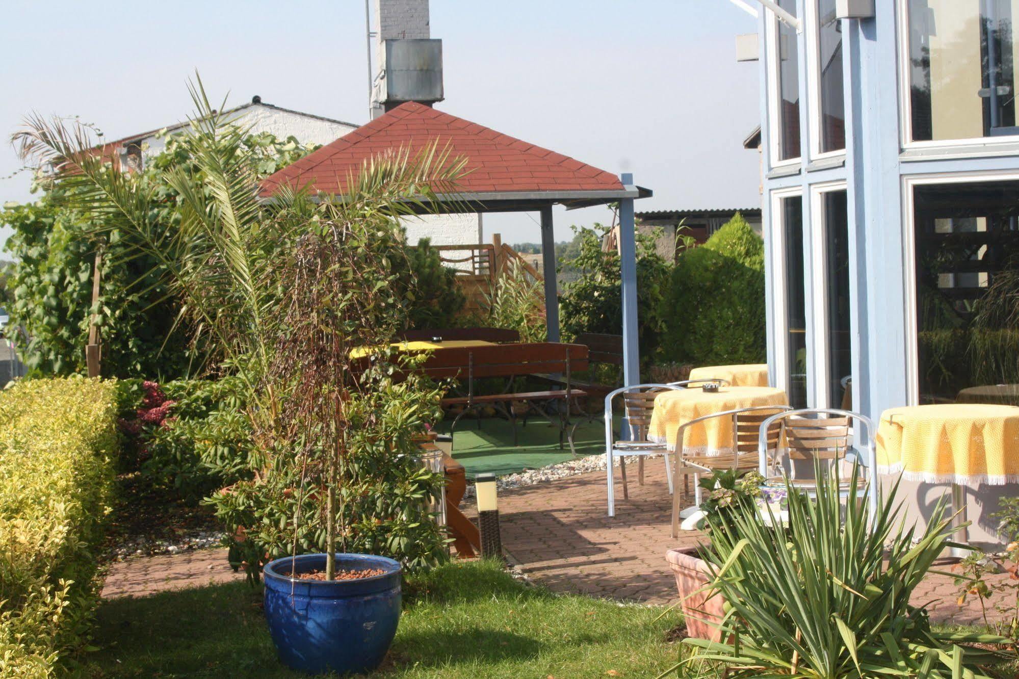 Hotel Christinenhof Garni - Bed & Breakfast Gadebusch Exterior photo